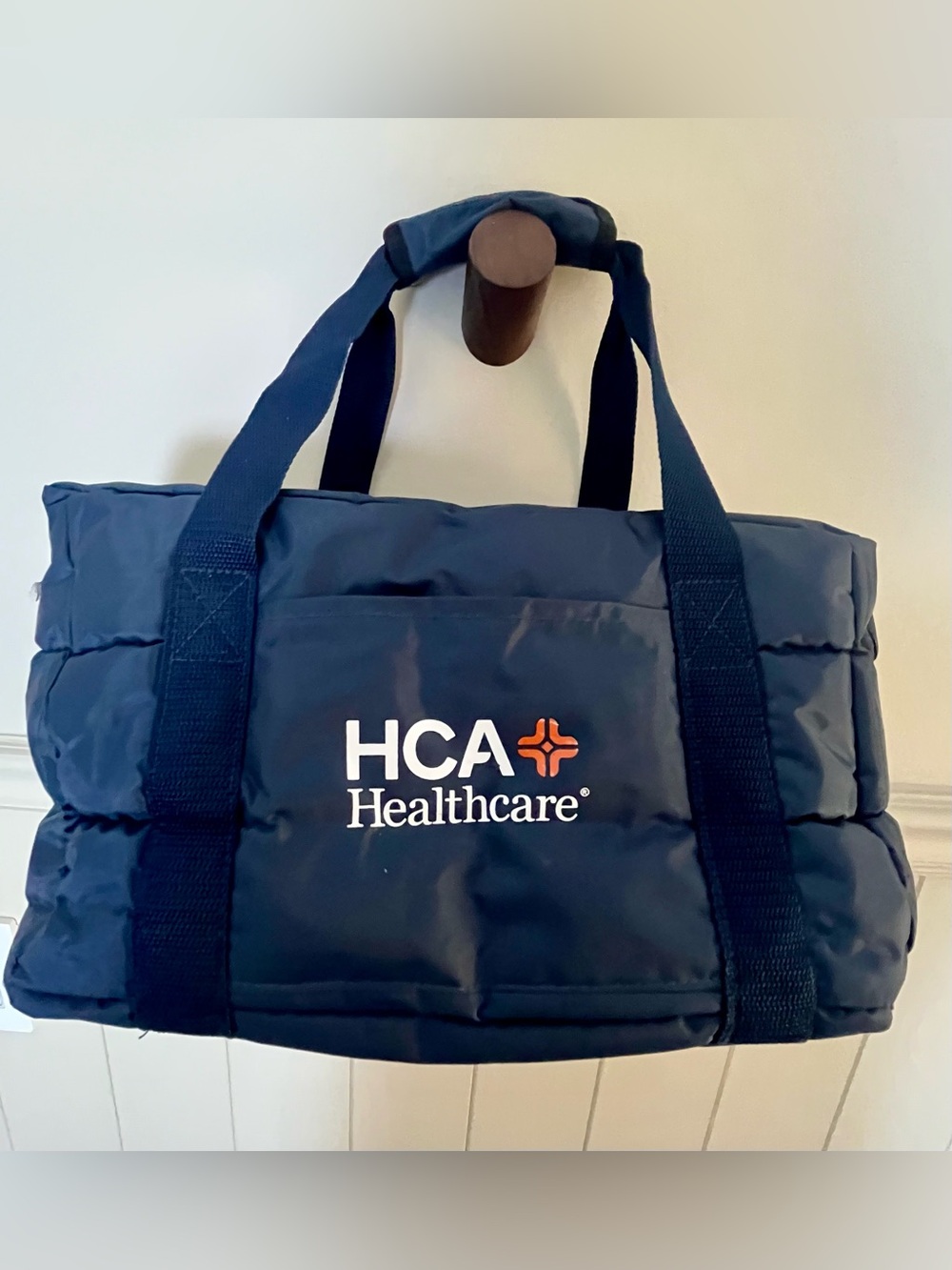 HCA Healthcare Navy Blue Puffer Duffel Bag / Tote Travel Bag sku 173
